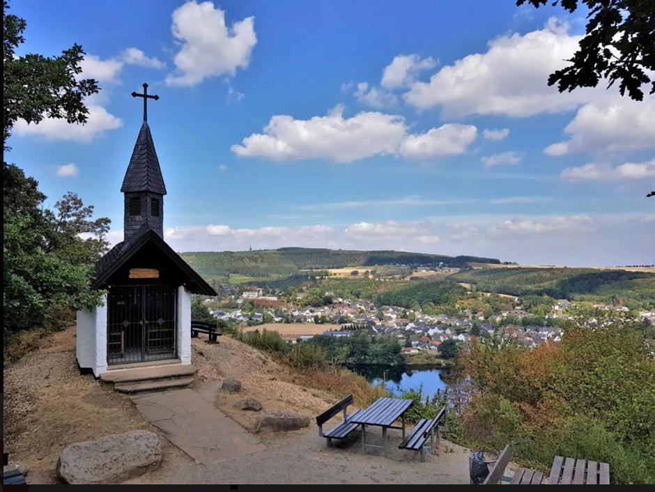 Gruene Oase Am Mausauel Nideggen Bagian luar foto